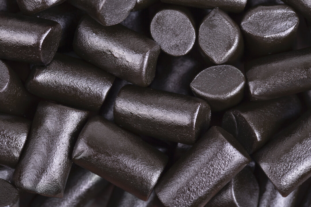 Licorice root is somewhat of a wonder herb in Traditional Chinese Medicine when it comes to treating respiratory diseases and promoting healthy lungs.(iStock / Getty Images Plus)