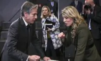 Mélanie Joly to Discuss Ukraine by Video Tuesday With US Secretary of State