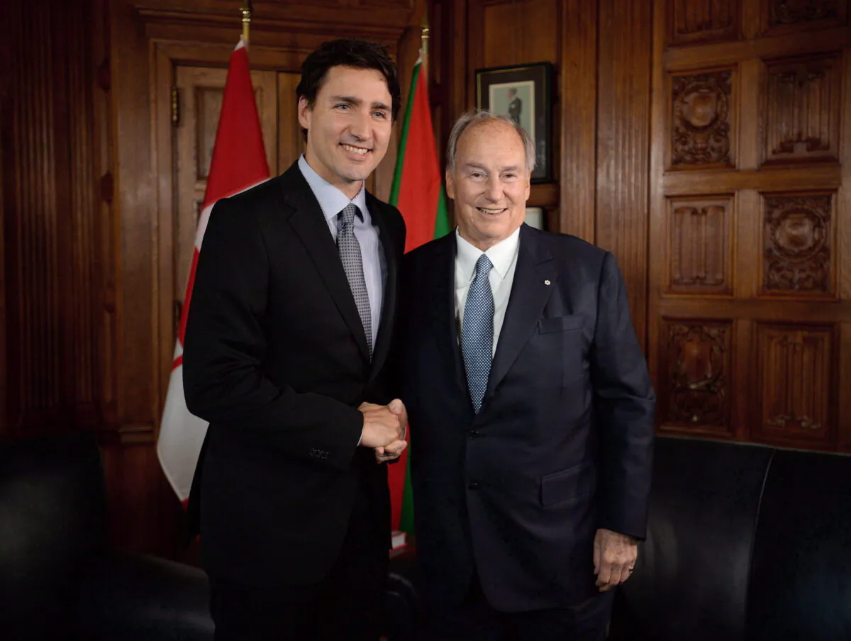 Prime Minister Justin Trudeau meets with the Aga Khan on Parliament Hill in Ottawa on May 17, 2016. (Sean Kilpatrick/The Canadian Press)