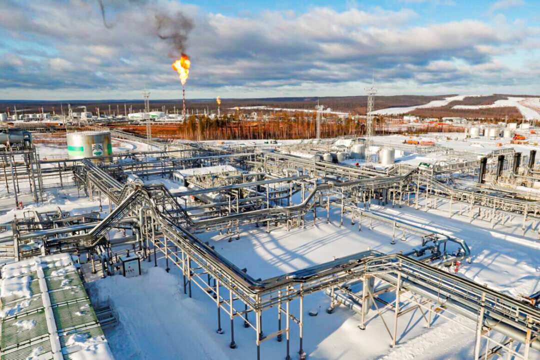 European Union to Cut Russian Oil and Gas Imports to Zero by 2027