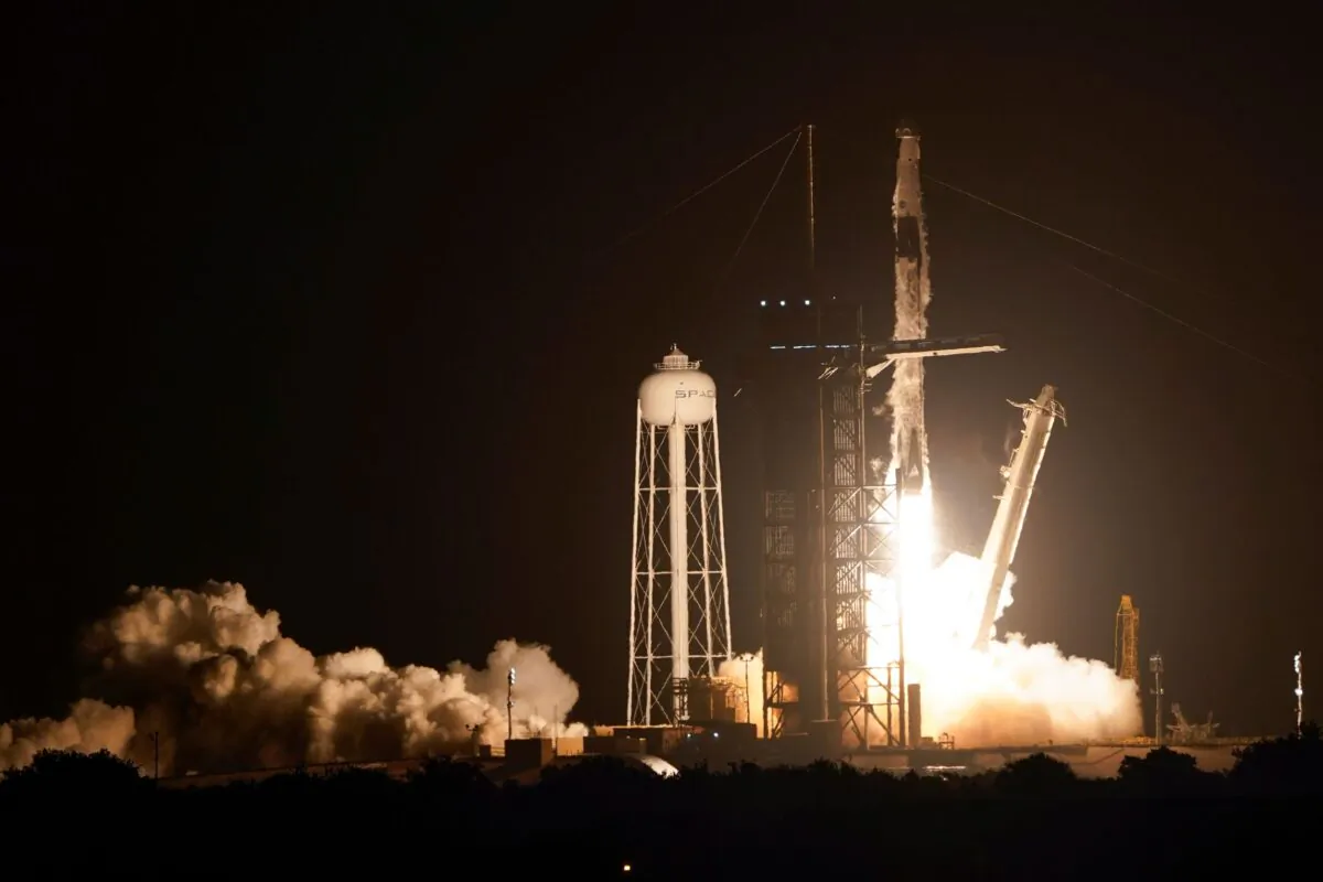 A SpaceX Falcon 9 rocket lifts off from pad 39A at the Kennedy Space Center in Cape Canaveral, Fla. on April 27, 2022. (John Raoux/AP Photo)