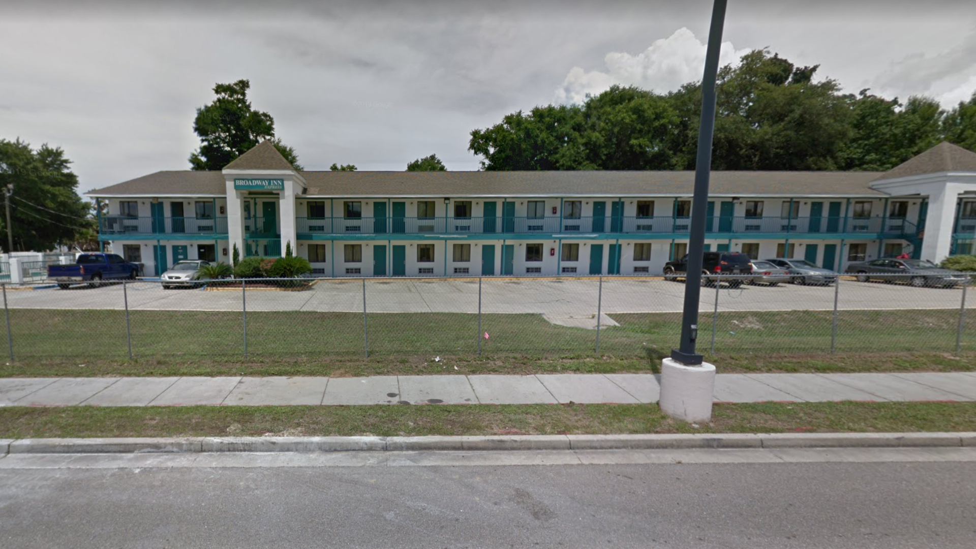 3 Dead in Mississippi Hotel Shooting; Police in Standoff - Vimarsana News