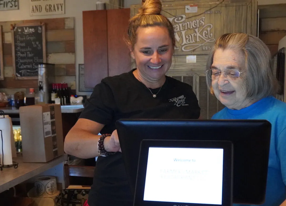 Owner of the Farmers Market Restaurant Betsy Barnwell (L) and longtime employee Joann Mow, April 26, 2022. (Jann Falkenstern/The Epoch Times)