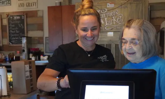 Oldest Restaurant in Fort Myers Celebrates 70 Years