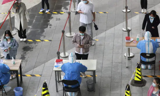 Chinese Cities Tighten Anti-Virus Curbs Amid Outbreak