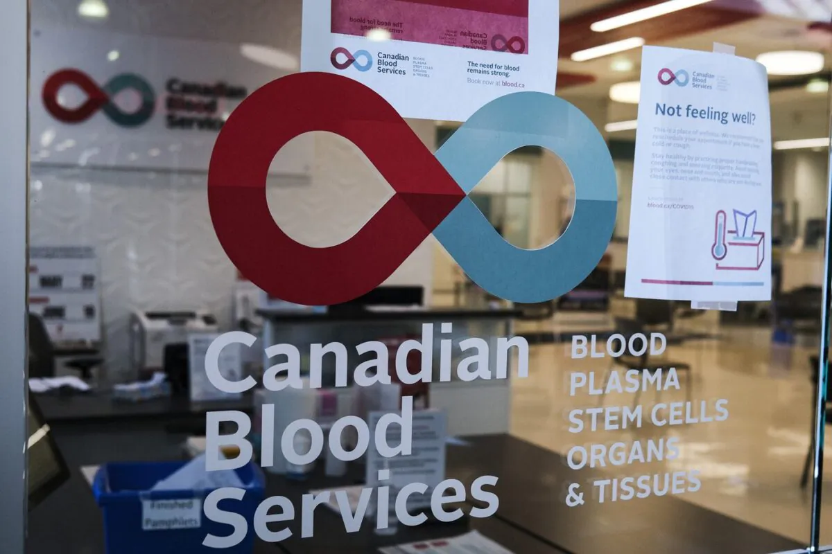 A blood donor clinic pictured at a shopping mall in Calgary, Alta., March 27, 2020. (The Canadian Press/Jeff McIntosh)