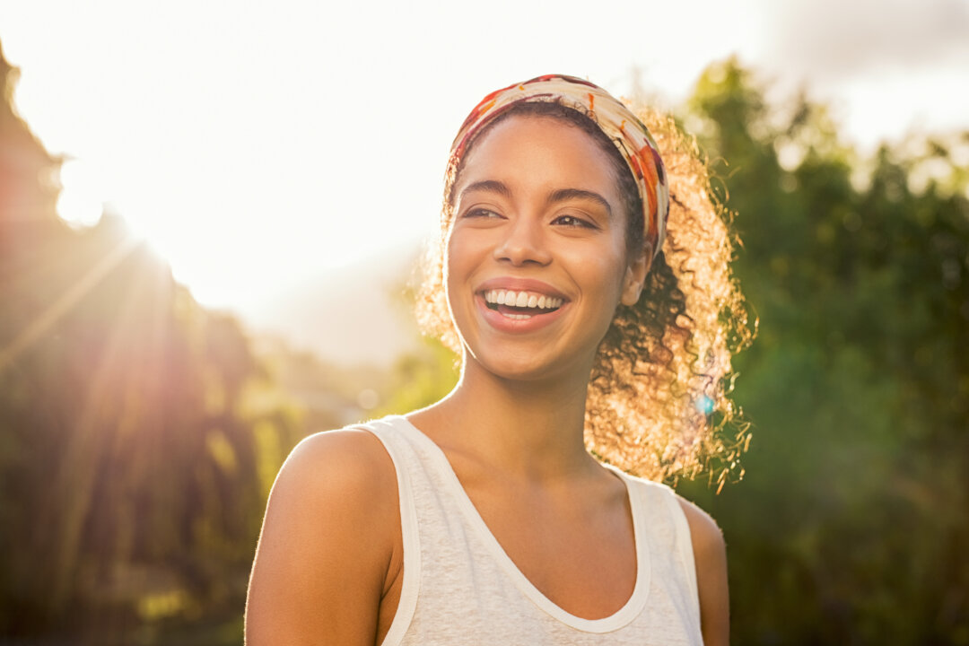 Happy people have a positivity bias in their habits of perceiving and interpreting the world.(Rido/Shutterstock)