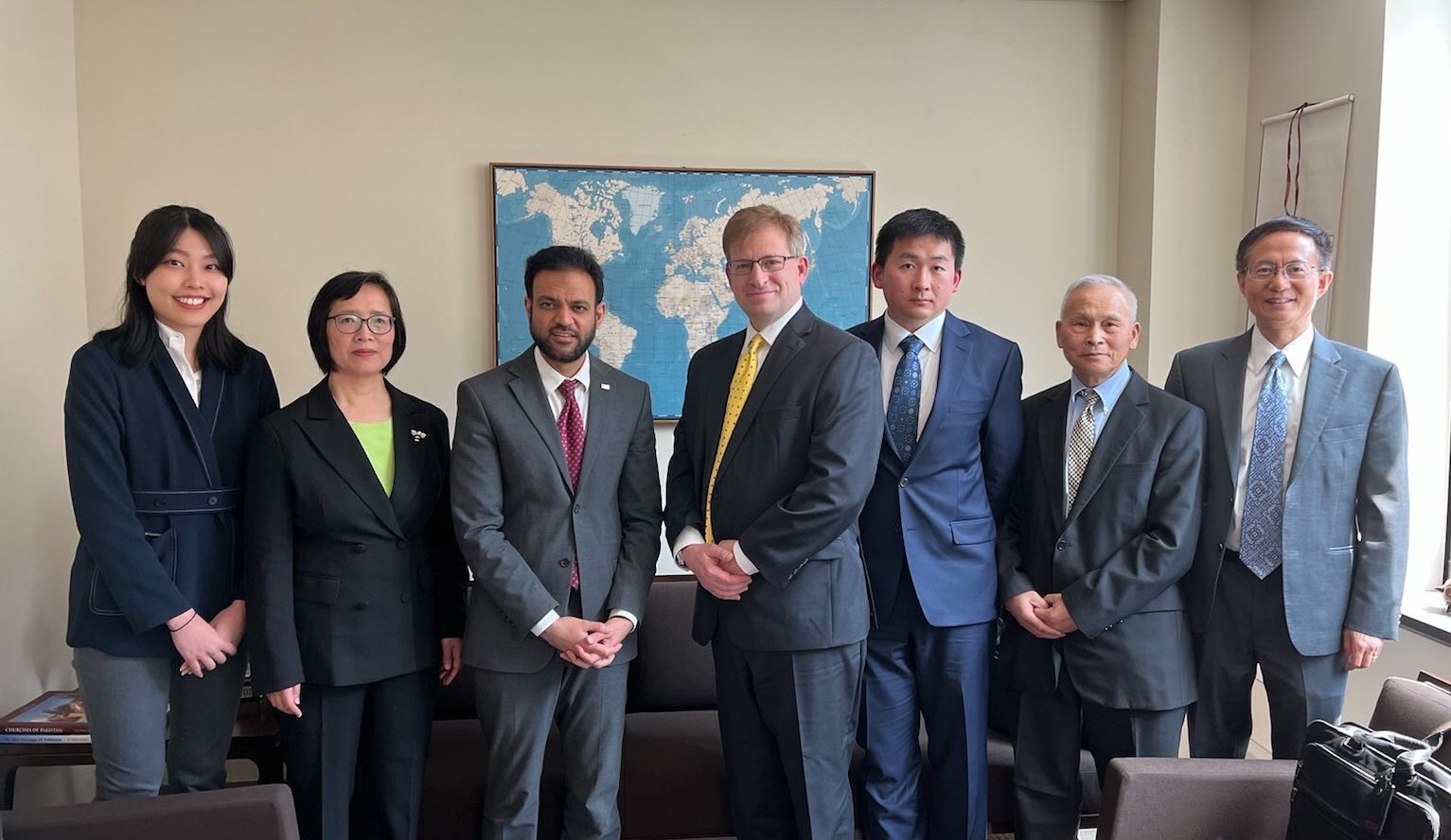 US Religious Freedom Ambassador Meets With Representatives of Religious Group Falun Gong - Vimarsana News