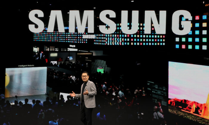 Samsung Electronics Inc. Vice Chairman and CEO Jong-Hee Han delivers a keynote address at CES 2022 at The Venetian Las Vegas in Las Vegas, on Jan. 4, 2022. (Ethan Miller/Getty Images)