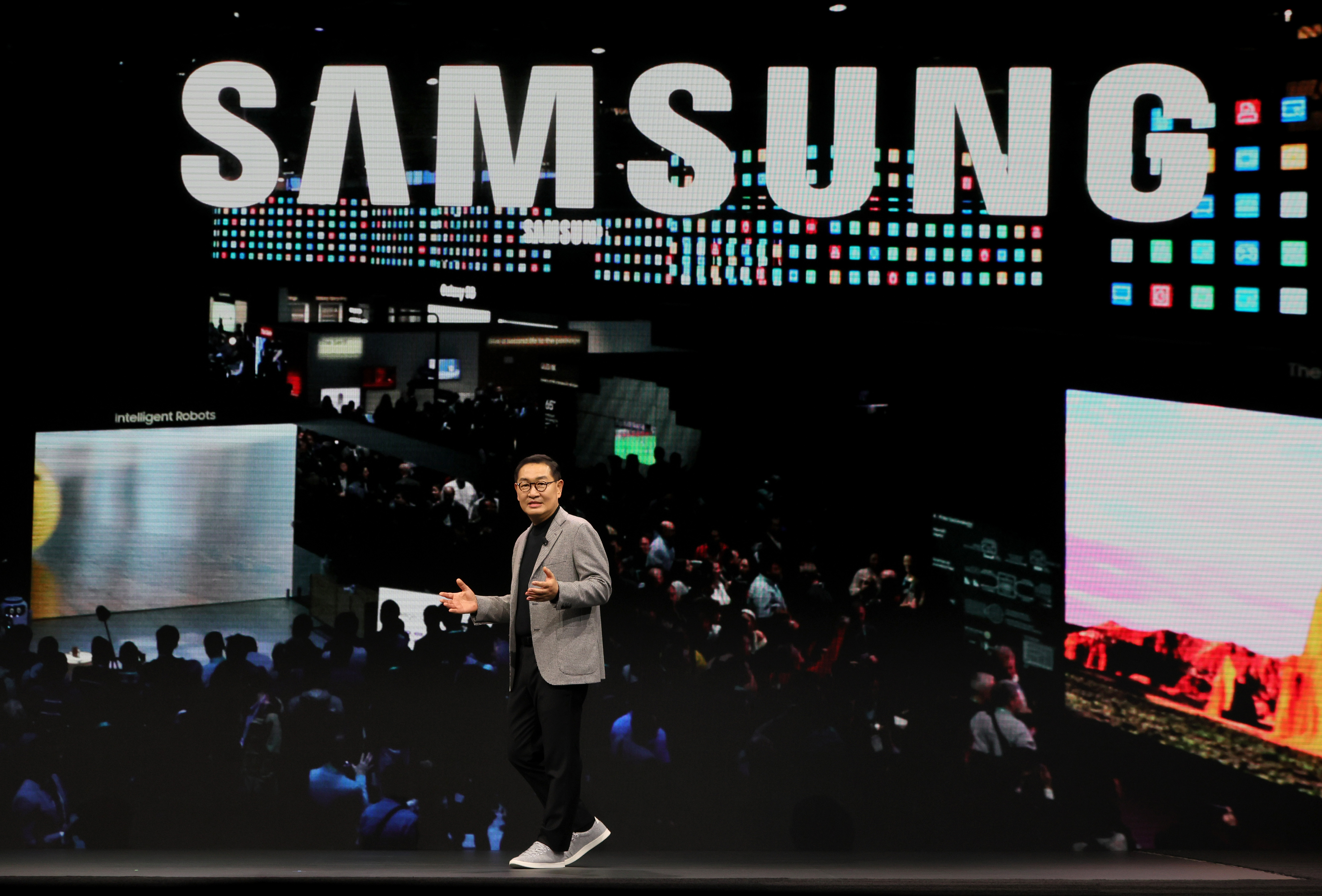 Tech Under Pressure? Samsung Warns of Macro Risks Persisting Through the Year - Vimarsana News