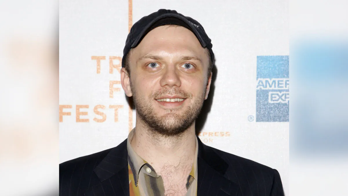 Val Broeksmit arrives at the premiere of "The Gravedancers" at Lowes 34th Street Theater in New York on April 27, 2006. (Mat Szwajkos/Getty Images for TFF)