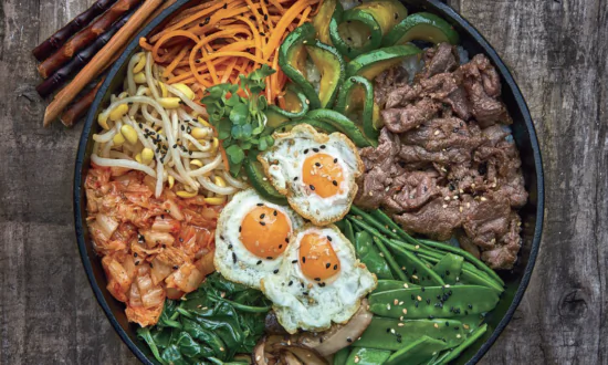 Bibimbap (Korean Mixed Rice Bowl With Beef)