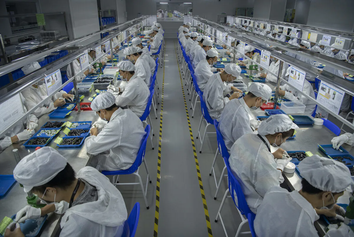 Workers make pods for e-cigarettes on the production line at Kanger Tech, one of China's leading manufacturers of vaping products, on Sept. 24, 2019 in Shenzhen, China. (Kevin Frayer/Getty Images)
