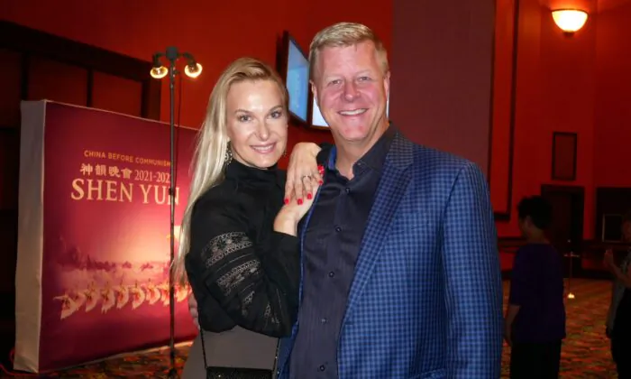 Joel and Lina Carlsen at the Rosemont Theatre in Rosemont, Illinois, on April 30. (Sherry Dong/The Epoch Times)