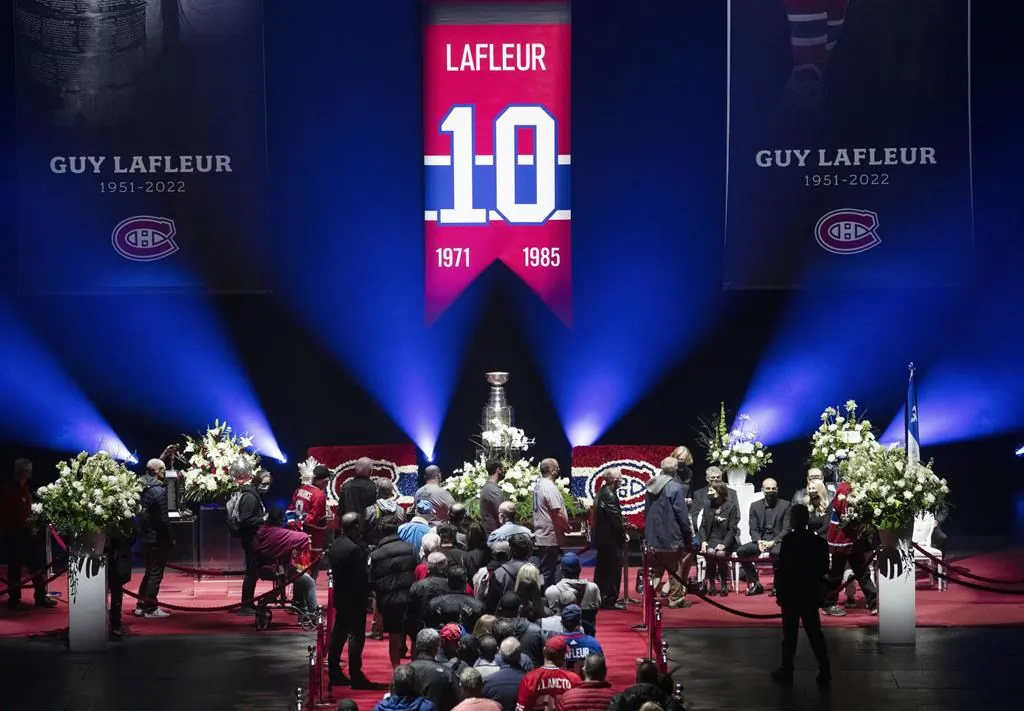 Fans pay their respect to former Montreal Canadiens star Guy Lafleur at the Bell Centre in Montreal on May 1, 2022. (The Canadian Press/Paul Chiasson)