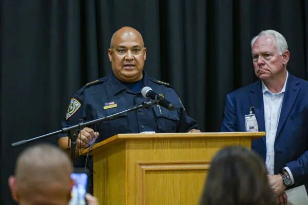 Uvalde School Police Chief Put on Leave;  ‘Torso Killer’  Charged in Killing at New York Mall | NTD Daybreak