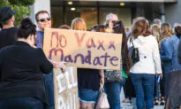 Parents, Students Protest High School’s Ban on Unvaccinated Students at Graduation