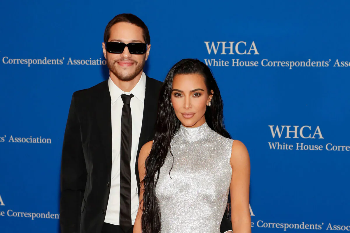 Pete Davidson and Kim Kardashian (R) attend the 2022 White House Correspondents' Association Dinner at Washington Hilton in Washington on April 30, 2022. (Paul Morigi/Getty Images)