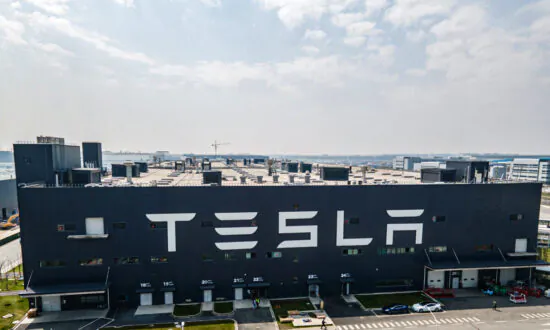 Factories in Shanghai Struggling to Resume Production Under Lockdown