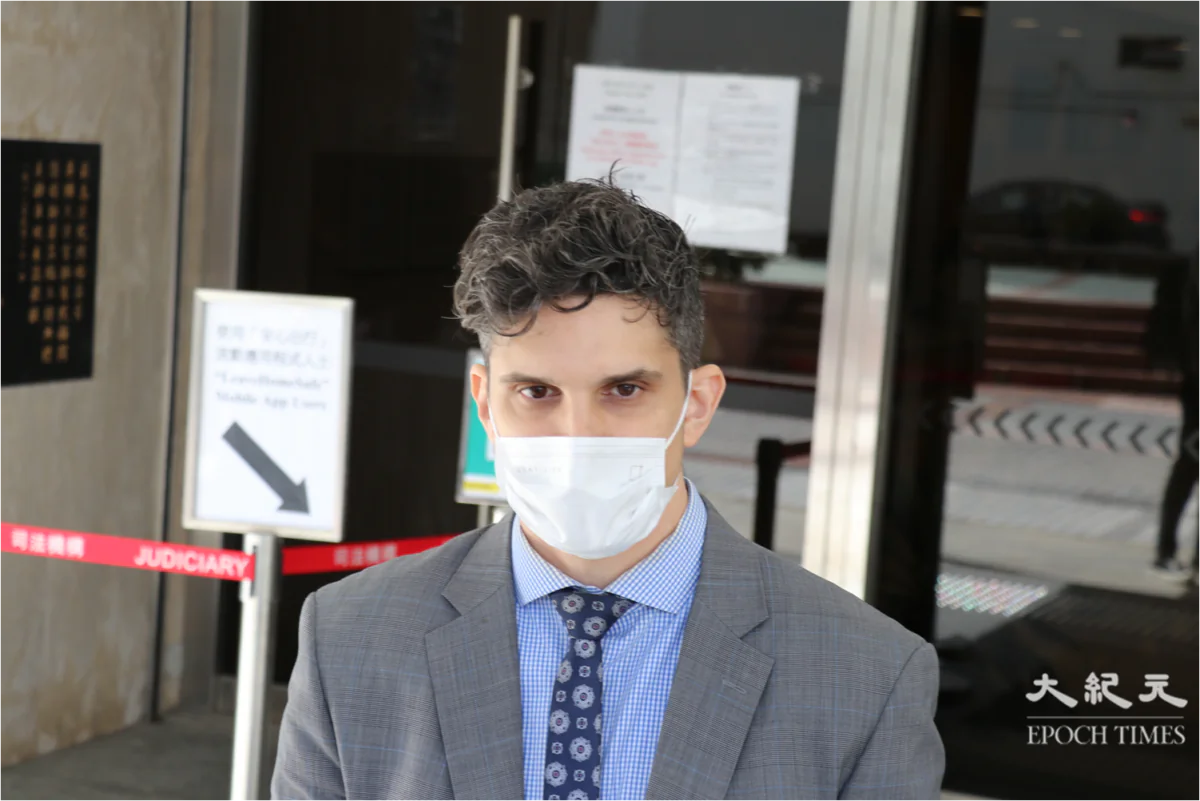 American lawyer Samuel Phillip Bickett appeals to the Hong Kong Court of Final Appeal over a police assault charge. (Tang Jianfeng / The Epoch Times)
