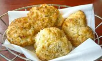Copycat Red Lobster Cheddar Bay Biscuits