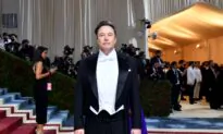 Elon Musk Says Will Try His Best to Retain Twitter Shareholders’ Stake in New Private Company