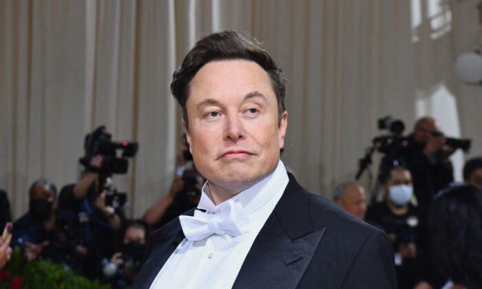 Elon Musk arrives for the 2022 Met Gala at the Metropolitan Museum of Art, in New York, on May 2, 2022. (Angela Weiss/AFP via Getty Images)