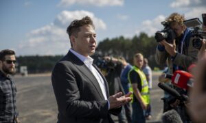 Elon Musk Solves Twitter Problem the Old-Fashioned American Way