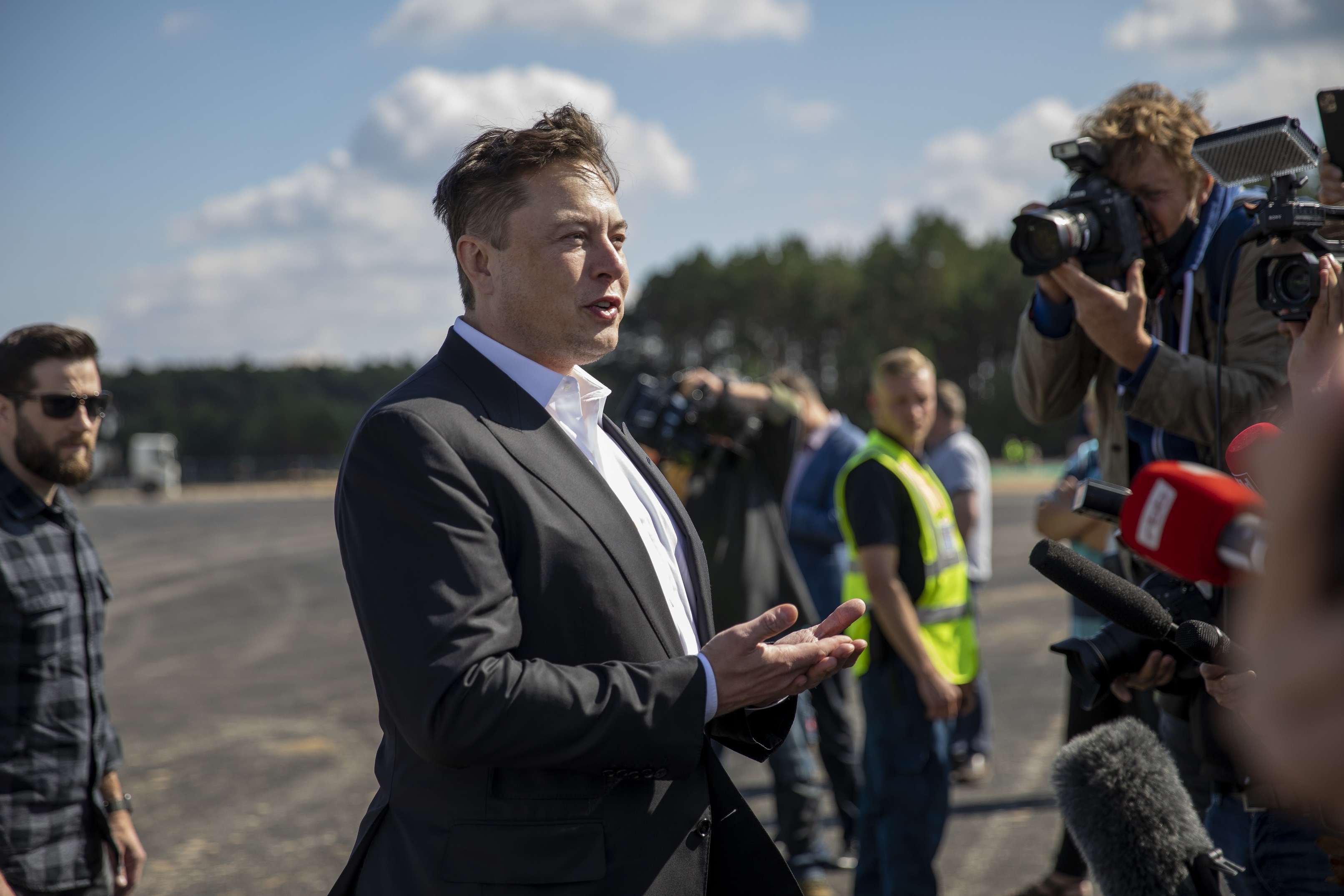 Elon Musk Solves Twitter Problem the Old-Fashioned American Way - Vimarsana News