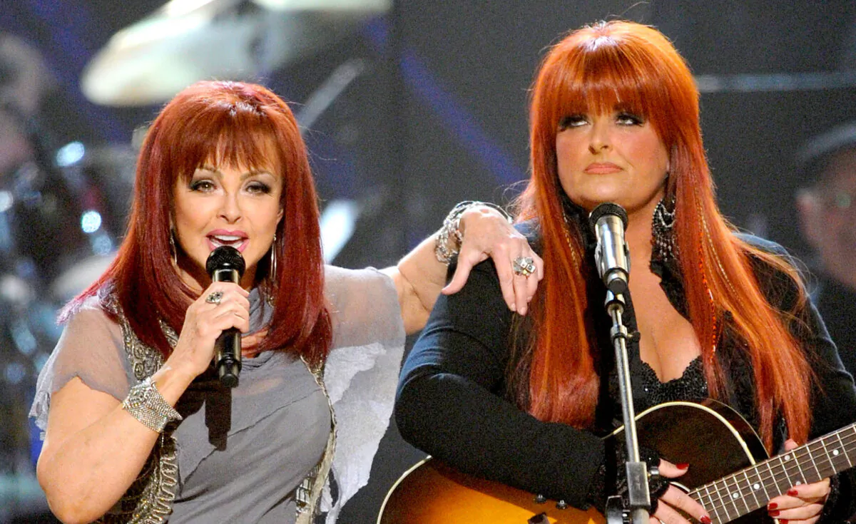 Musicians Naomi Judd (L) and Wynonna Judd perform onstage during ACM Presents: Girls' Night Out: Superstar Women of Country concert held at the MGM Grand Garden Arena in Las Vegas, on April 4, 2011. (Ethan Miller/Getty Images)