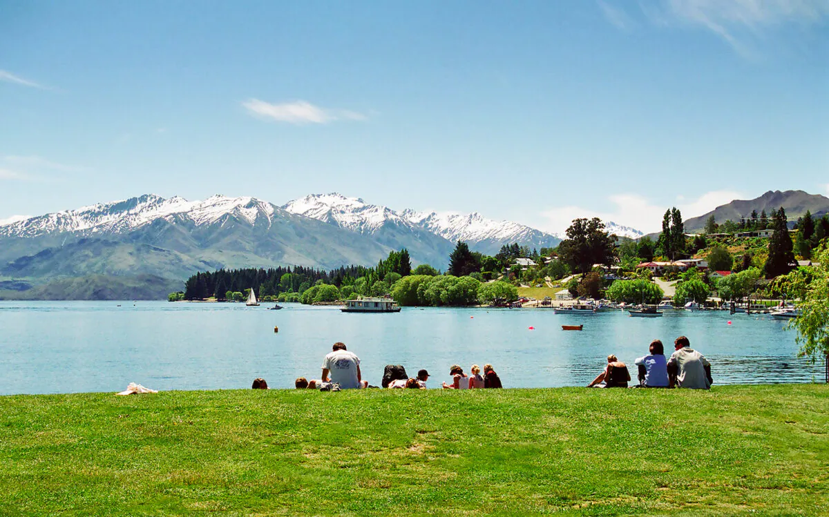 A sunny day on the shore of Lake Wanaka in the South Island of New Zealand. (Dreamstime/TNS)