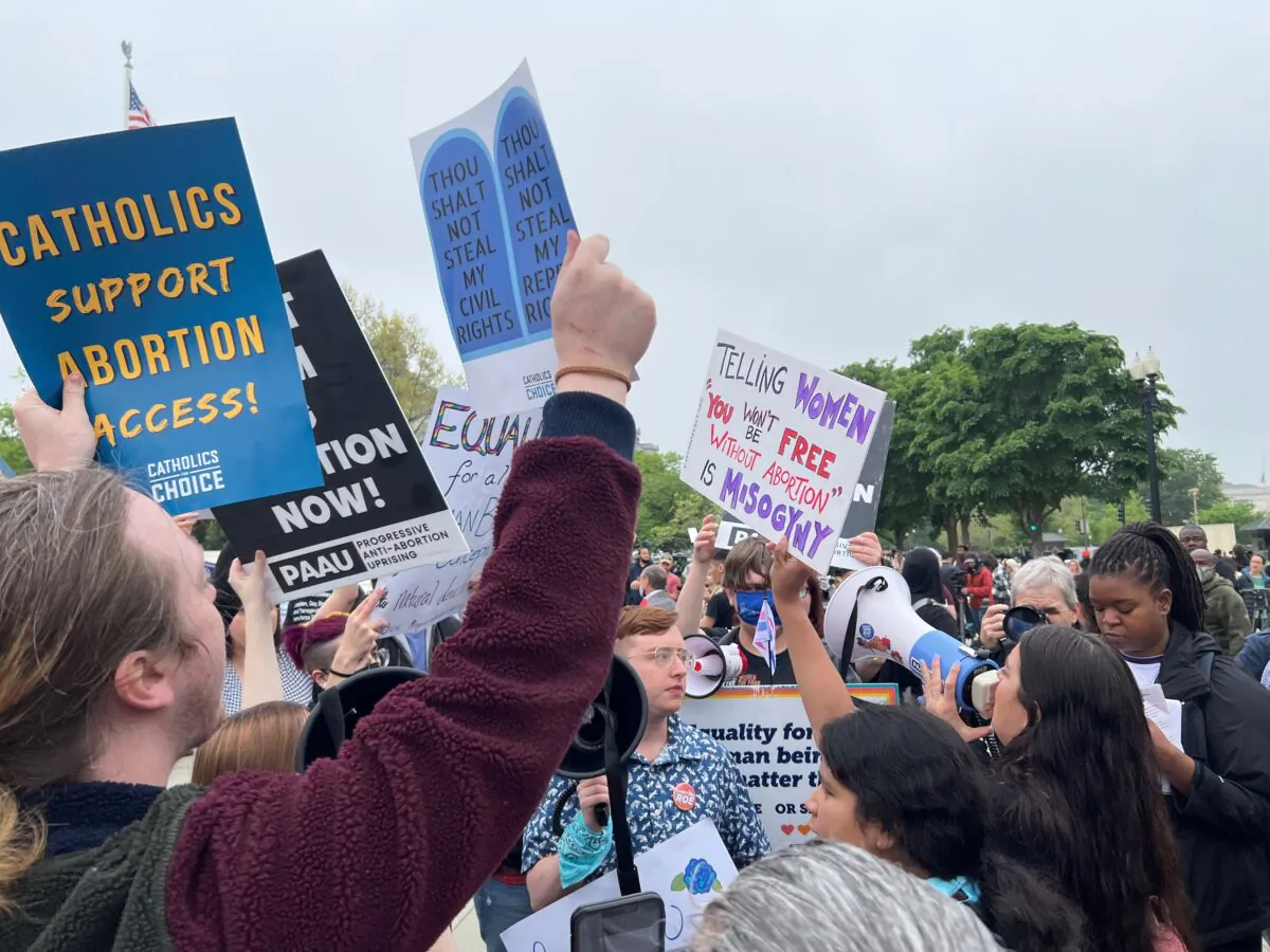 Protesters and counterprotesters gather outside the Supreme Court in Washington on May 3, 2022. (Emel Akan/The Epoch Times)
