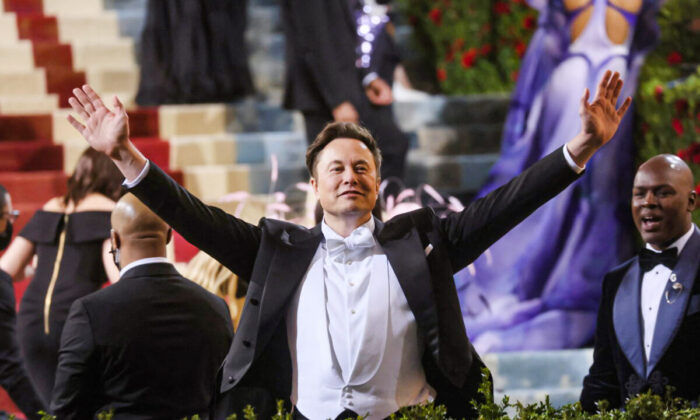 Elon Musk arrives at the In America: An Anthology of Fashion themed Met Gala at the Metropolitan Museum of Art in New York on May 2, 2022. (Brendan Mcdermid/Reuters)