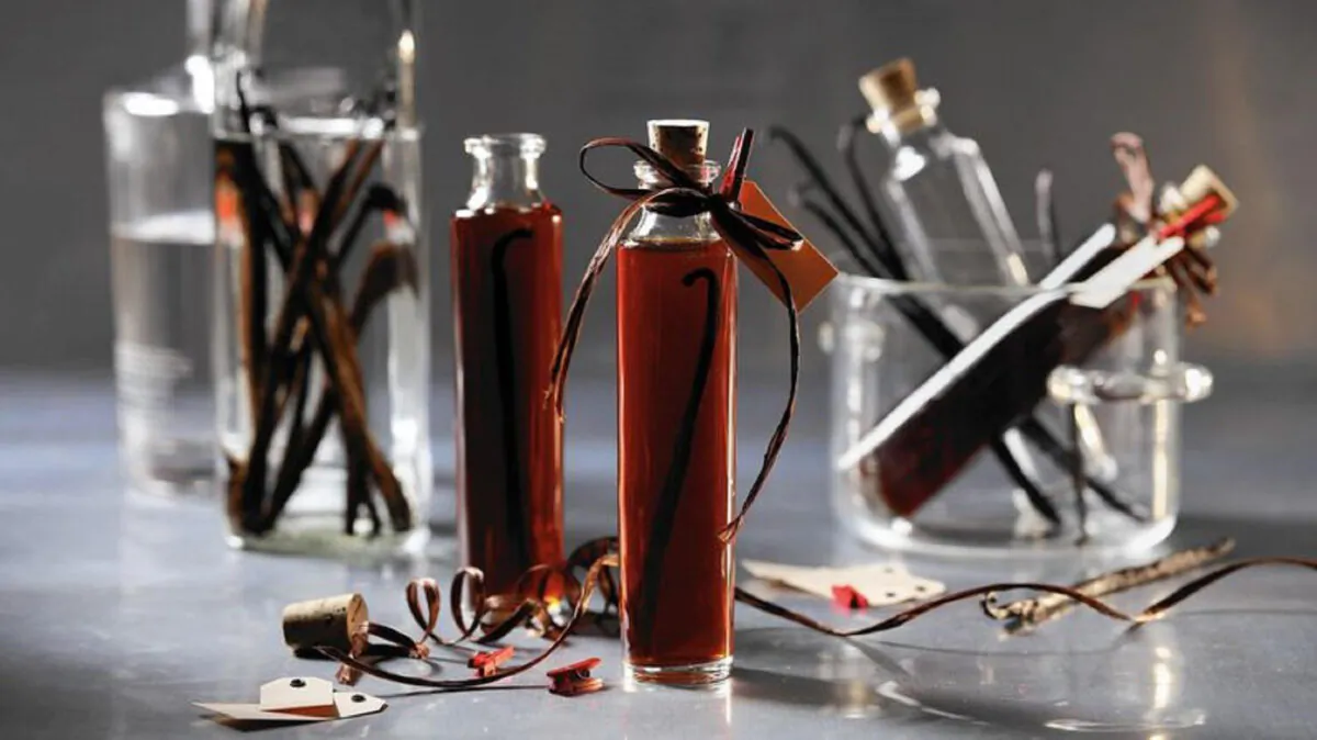 It is easy to make your own vanilla extract. (Courtesy of Chicago Tribune)