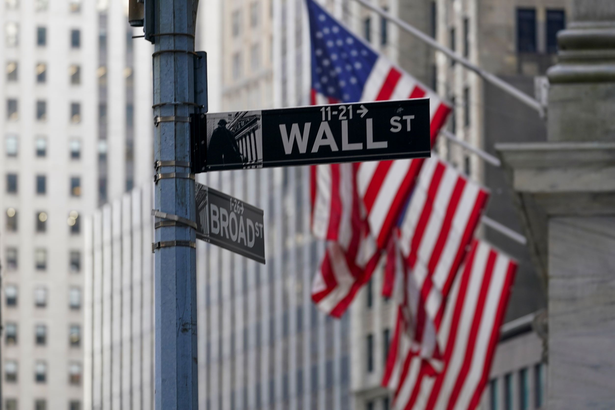 Wall Street Bonuses Could Drop by 40 Percent in 2022: Analyst - Vimarsana News