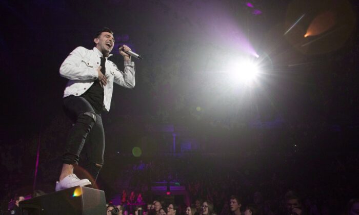 Hedley's lead singer Jacob Hogard will perform at the band's final concert on their current tour in Kelowna, British Columbia on March 23, 2018.  (Canadian Press / Jeff Basset)