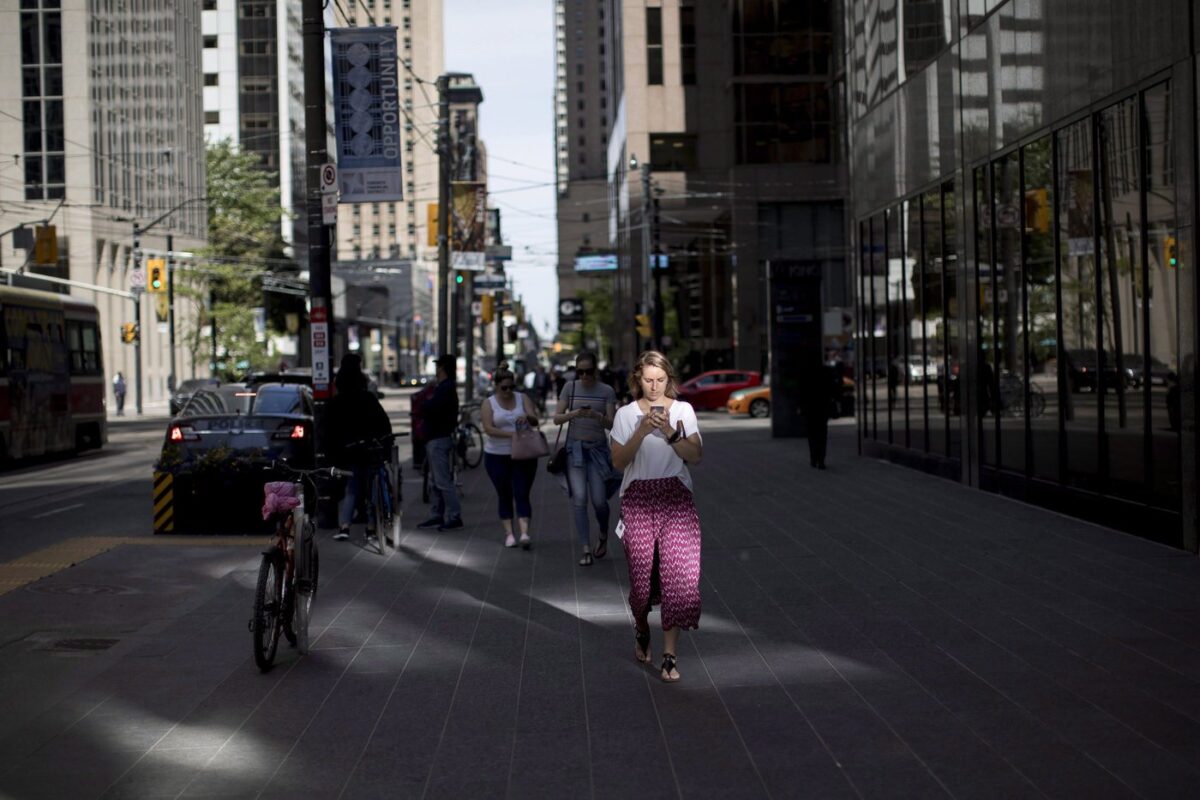 Ethics Committee Says Government Must Tell Canadians It's Tracking Their Movements