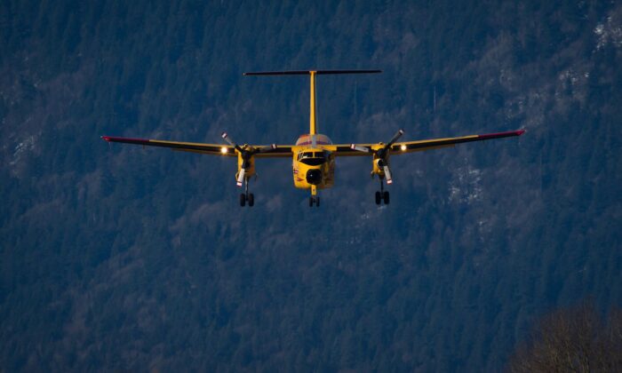 A Canadian Forces CC-115 Buffalo aircraft prepares to land at Chilliwack Airport in Chilliwack, B.C., on February 28, 2014. (The Canadian Press/Darryl Dyck)