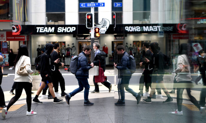 Pedestrians make their way down Queen Street in Auckland, New Zealand, on Sept. 24, 2020. (Hannah Peters/Getty Images)