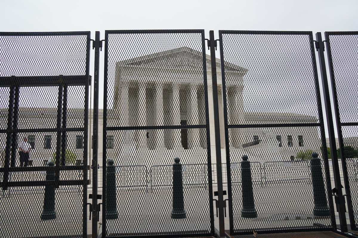 Supreme Court Likely Barricaded in Case of Violence, Police Say - Vimarsana News