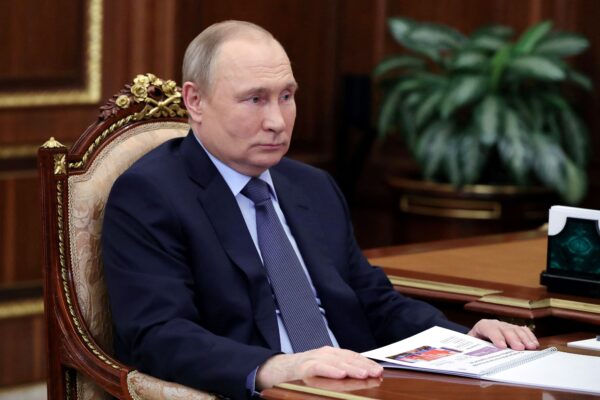 Kremlin Rejects Biden’s Warning of Russian Cyberattack; Zelensky Insists on Meeting With Putin | NTD