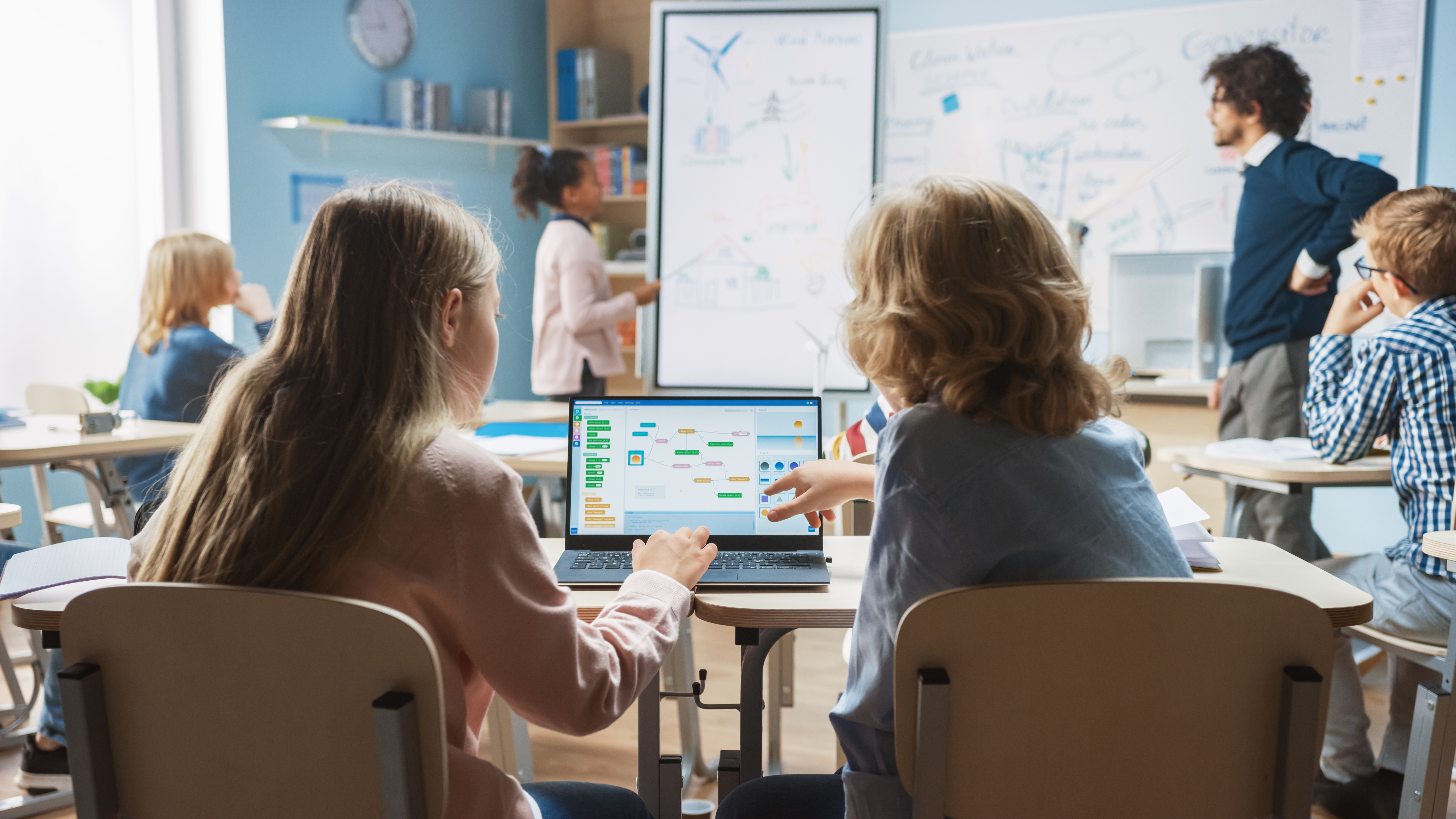 How Hybrid Schools Are Reshaping Education - Vimarsana News