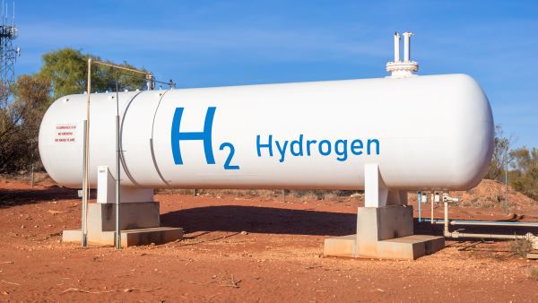 Modern hydrogen tank for renewable energy. (Magann/Adobe Stock)