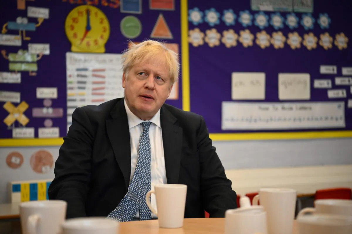 UK Prime Minister Boris Johnson reacts as he visits the Field End Infant school, in South Ruislip, in London, on May 6, 2022. (Daniel Leal - WPA Pool/Getty Images)