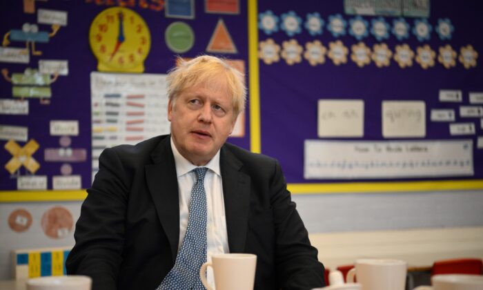 UK Prime Minister Boris Johnson reacts as he visits the Field End Infant school, in South Ruislip, in London, on May 6, 2022. (Daniel Leal - WPA Pool/Getty Images)