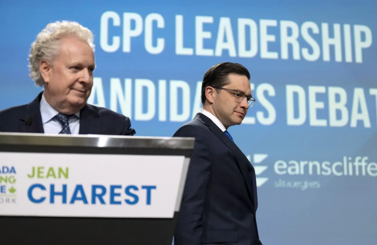 Conservative leadership candidate Pierre Poilievre (R) walks past Jean Charest as he takes his place onstage during a debate at the Canada Strong and Free Network conference, in Ottawa on May 5, 2022. (Adrian Wyld/The Canadian Press)