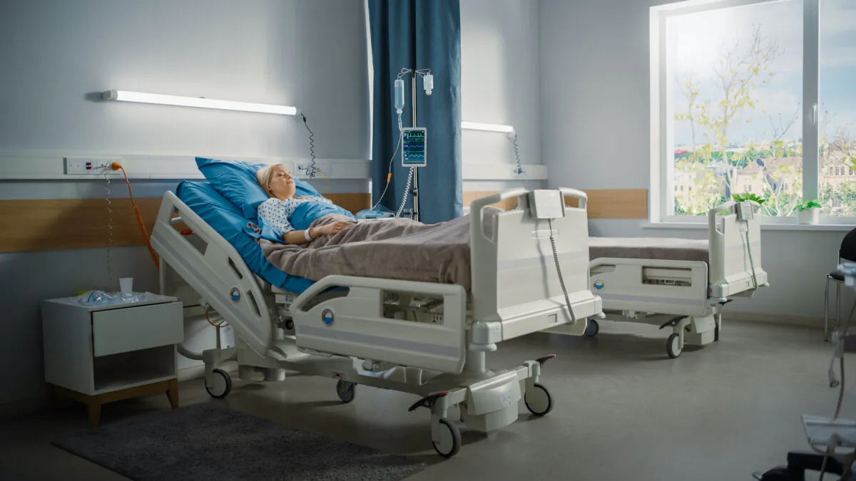 Patient lying in hospital bed. (Gorodenkoff/Shutterstock)