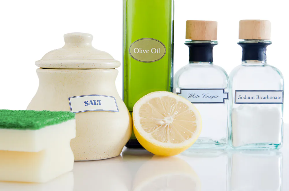 There are natural, environmentally friendly cleaning products that may offer a safer alternative. (ShutterStock)