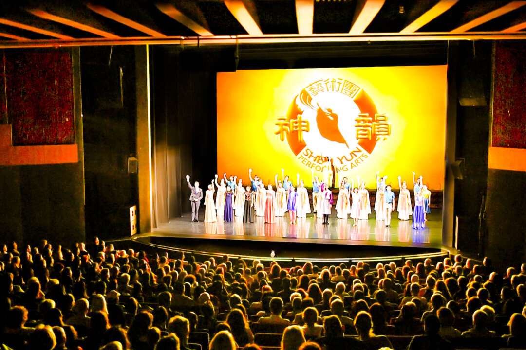Shen Yun Performing Arts' curtain call at HOTA Home of the Arts in Surfers Paradise on Queensland's Gold Coast, Australia, on May 6, 2022. (NTD)