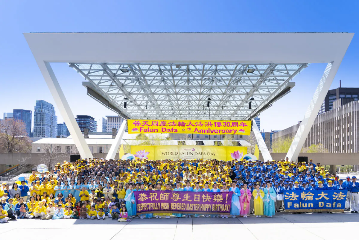 Hundreds of Falun Gong adherents commemorated the 30th anniversary of the spreading of the practice in downtown Toronto on May 7, 2022. (Evan Ning/the Epoch Times)